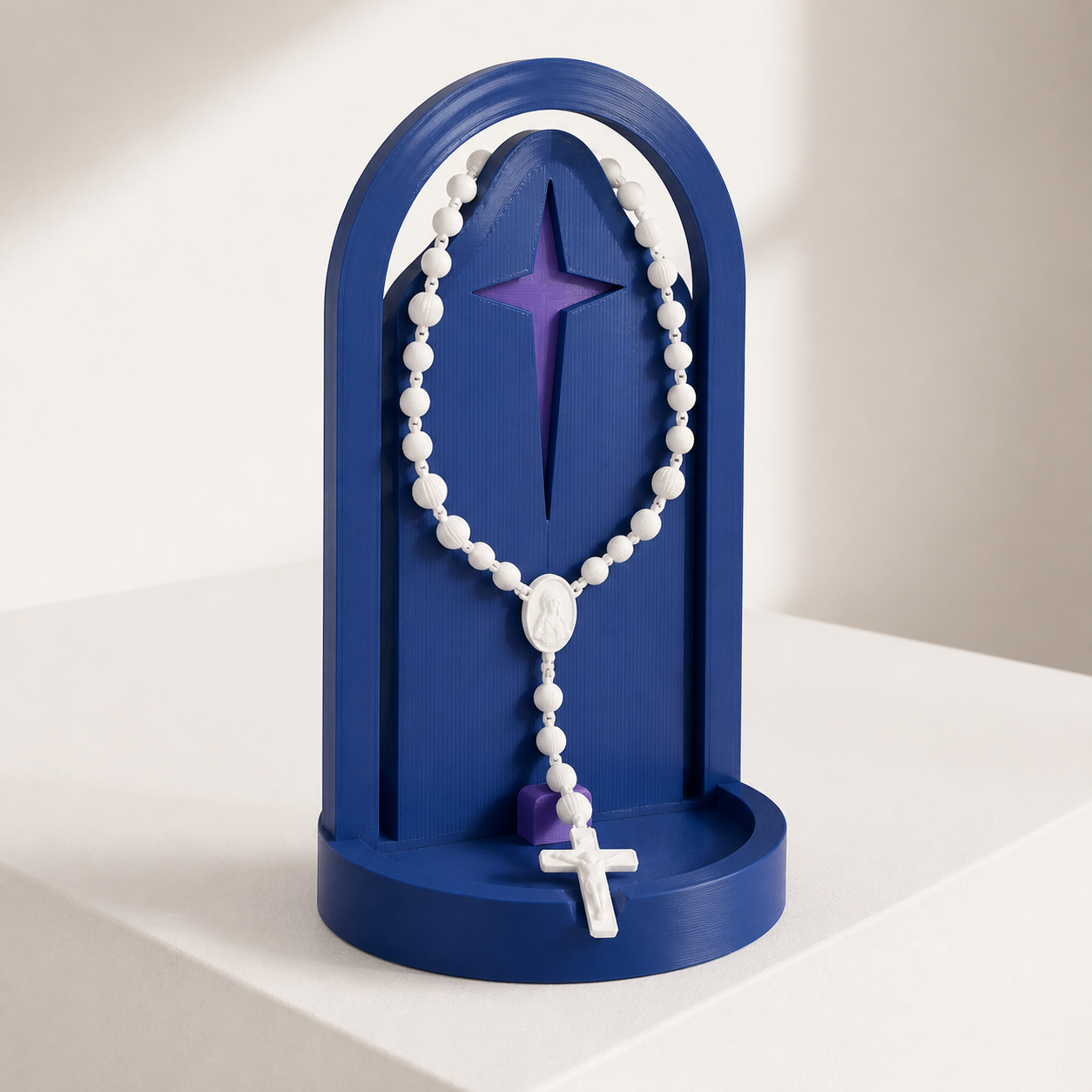 Porta-terço em formato de oratório produzido com impressão 3D azul